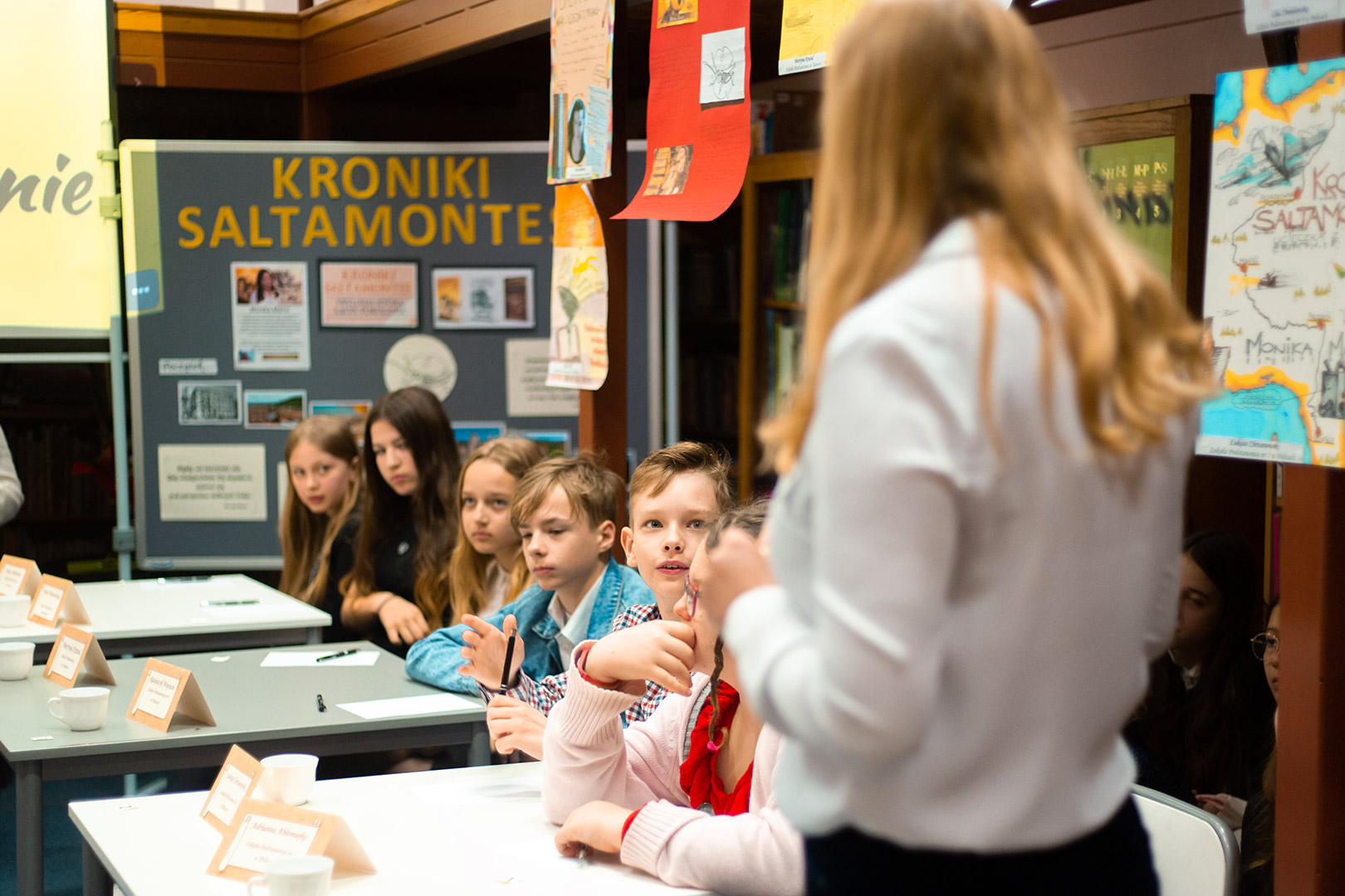Kroniki-Saltamontes-Konkurs-czytelniczy-Tanowo-2023-start Monika Marin w trakcie wieczoru autorskiego w filharmonii w Szczecinie